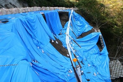 IMG_0822.jpg (312.48 KiB) 閲覧された回数 6300 回 国道片側崩落