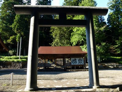 P1080470.JPG (324.1 KiB) 閲覧された回数 5284 回 能郷集落の猿楽殿