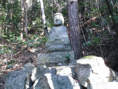 ナマンダブ.JPG (260.36 KiB) 閲覧された回数 9774 回 ●ナマンダブ、登山口までの山里には好いものがひっそりと待ってるよ。