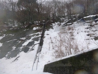 P1010868_1.jpg (342.96 KiB) 閲覧された回数 4883 回 コグルミ谷右岸尾根への鉄梯子