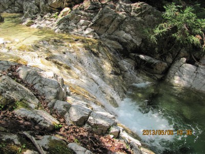 IMG_7461.JPG (451.54 KiB) 閲覧された回数 7533 回 初めて目にしたような綺麗な滝