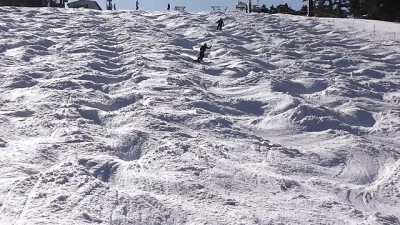 5月でもこの雪このコブ真ん中が不肖SHIGEKI