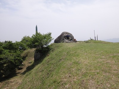 基山 山頂の岩等.JPG (159.77 KiB) 閲覧された回数 3546 回 山頂の岩など