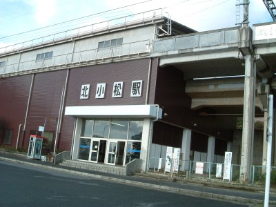 DSCF0001.JPG (341.96 KiB) 閲覧された回数 4757 回 リトル比良の入り口、湖西線北小松駅