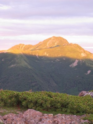 盛夏の塩見岳、夜明け