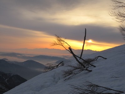 大門山2.jpg (145.17 KiB) 閲覧された回数 6482 回 某山の夜明け