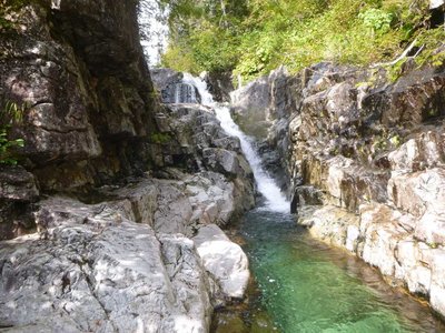 トユ状の滝