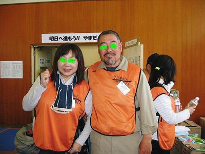 〇 三重からの応援地、知り合いもいました、元気のある壮年の人たちだ。<br />でも固いね、１０日間の疲れなおしも企画セットにしなくてわね。地元援護と外来の援護の差が見えました。<br />自分の車で行くが良いですね、そのためにどこに自分に有った援助ができるかはパソ神社に聞くが良いです。