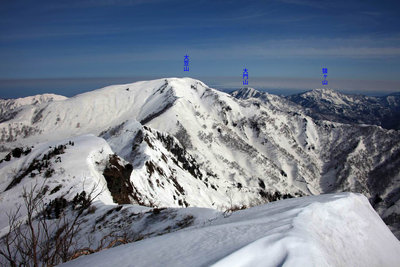IMG_1065.JPG (234.14 KiB) 閲覧された回数 3755 回 笈ヶ岳から北に続く稜線