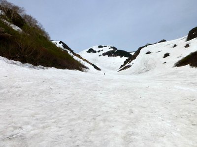 積雪豊富な雪渓谷です