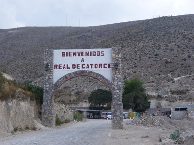 REAL DE CATORCE.JPG (423.64 KiB) 閲覧された回数 5803 回 立派な看板があります