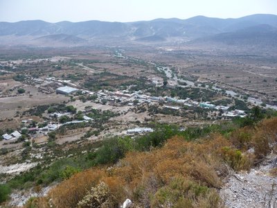 カトルセの手前の町JPG.JPG (497.28 KiB) 閲覧された回数 5774 回 鶏もスペイン語で鳴いていました。