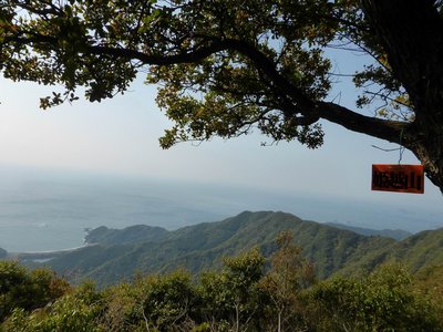 姫越山から熊野灘、芦浜を望む