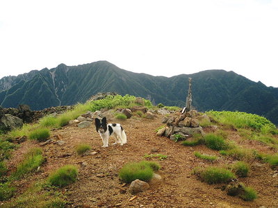 背後の山は、霞沢岳だな