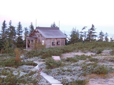 霜の着いた小屋廻り.JPG (208.84 KiB) 閲覧された回数 5004 回 霜のついた小屋周り