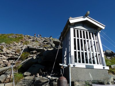 P1020919.JPG (233.38 KiB) 閲覧された回数 18412 回 9合目の金剛童子の祠