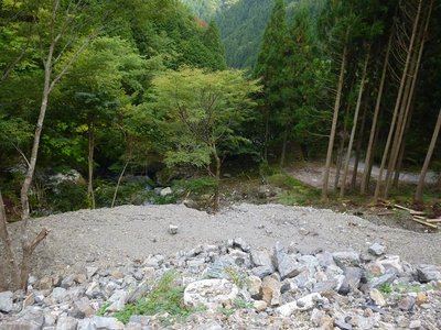 千秋倉庫跡.jpg (234.67 KiB) 閲覧された回数 9751 回 右上の倉庫がポッカリ無くなってます