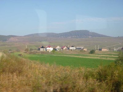 s-04車窓から見たトランシルバニア風景.jpg (49.22 KiB) 閲覧された回数 11162 回 車窓から見たトランシルバニアの風景