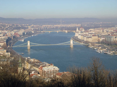 P1080971.jpg (128.29 KiB) 閲覧された回数 6548 回 ゲッレールトの丘から見たドナウ川