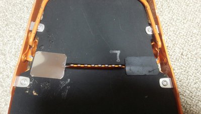 左がステンレスシート、右がゴムシート