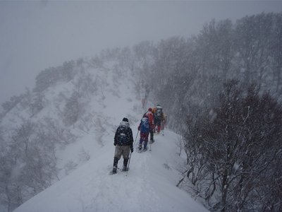 雪とガスの中を行く