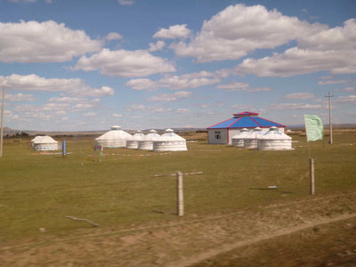 モンゴル式テント（パオ），これはホテルとして使っているもの