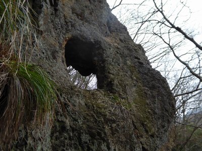 P1060835.JPG (291.24 KiB) 閲覧された回数 9599 回 岩壁にぽっかりと穴が空いています