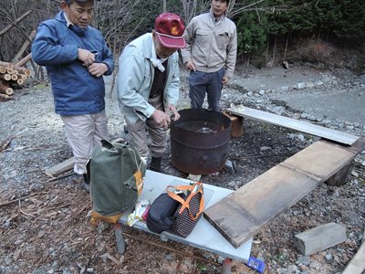 宴の準備.jpg (237.83 KiB) 閲覧された回数 4713 回 広場に降りるとこんな素敵な宴会場が出現