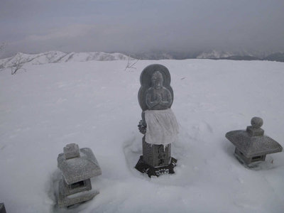 山頂の大日如来様