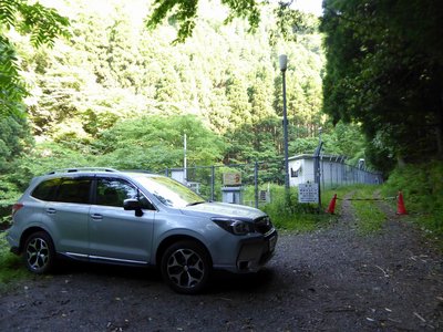 取水施設前の駐車地は狭い