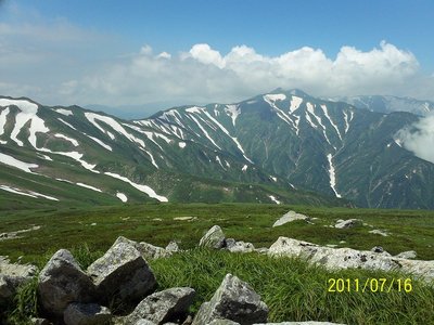 梅花皮岳から飯豊山まで歩いた稜線
