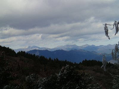 鎌ヶ岳、御在所山、雨乞岳も少し白いのかな