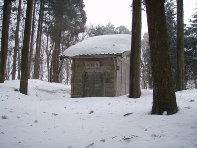 2008年2月、積雪が多かったときの山頂のお堂