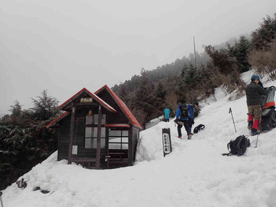 P2190123.jpg (50.32 KiB) 閲覧された回数 5760 回 5合目の小屋