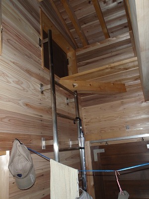 冬季入口とハシゴ（室内側）