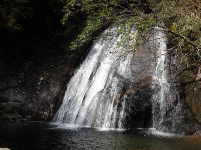 P4020098.jpg (105.17 KiB) 閲覧された回数 7717 回 スラブ10m滝