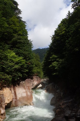 1.JPG (552.98 KiB) 閲覧された回数 5295 回 なんか水量多い!