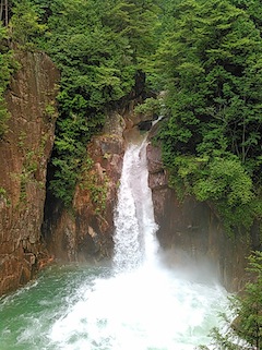 「普段の３倍はあるんじゃないかなあ」の牛ケ滝