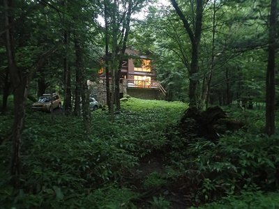 P8193439.jpg (294.81 KiB) 閲覧された回数 7068 回 林の中の山小屋
