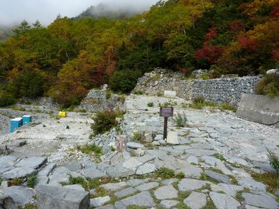 岳沢小屋は影も形もなかった（2009年）