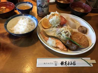 代わり映えのない穂高岳山荘の夕食