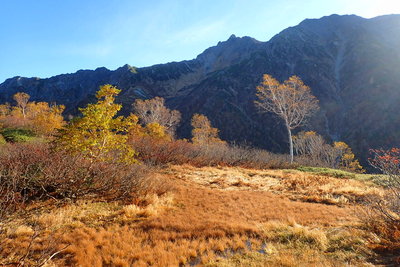中崎尾根　奥丸山の静かなる湿原と槍