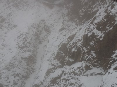 雪の岸壁.jpg