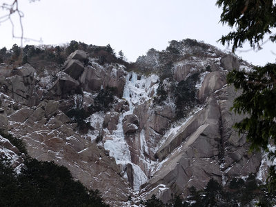 kabe.jpg (275.23 KiB) 閲覧された回数 10726 回 凍てつく藤内壁