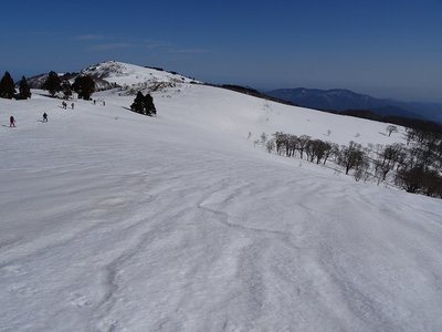 三の丸東斜面から見る氷ノ山