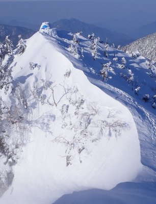 1.jpg (233 KiB) 閲覧された回数 7592 回 稜線上に築城