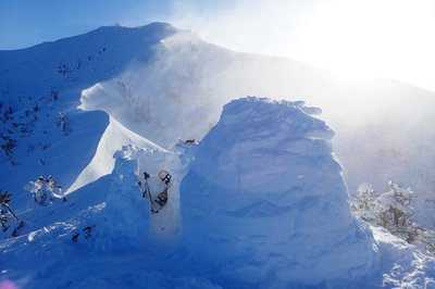 8.jpg (176.13 KiB) 閲覧された回数 7577 回 城から山頂までの稜線