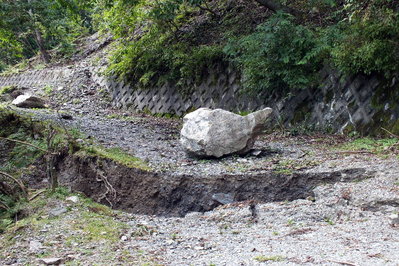 林道の段差