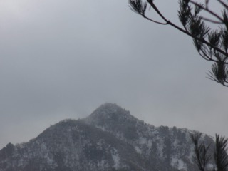 下山途中から見た鎌ヶ岳