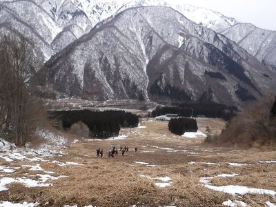 汗をかきながら必死に歩いてもドンドン離される。